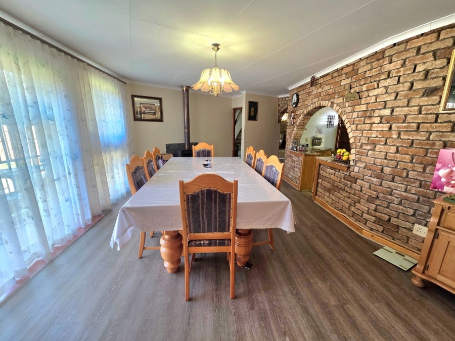 5 Bedroom Property for Sale in La Provance Free State